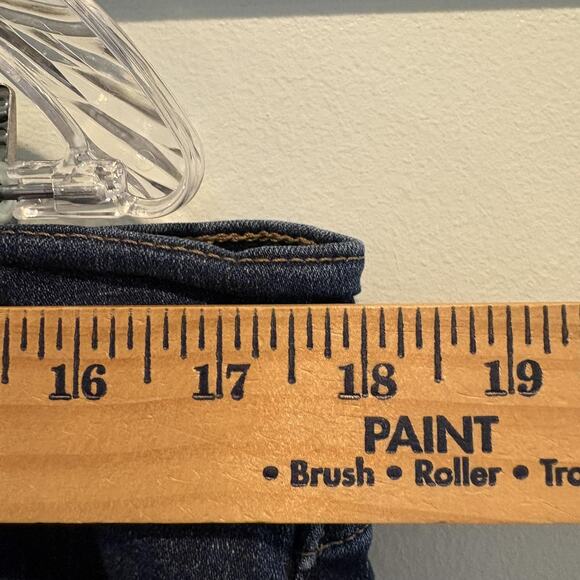 Levi's‎ Jeans Women 33x30 Blue Classic Straight Dark Wash Denim Stretch 5-Pocket - Picture 12 of 16